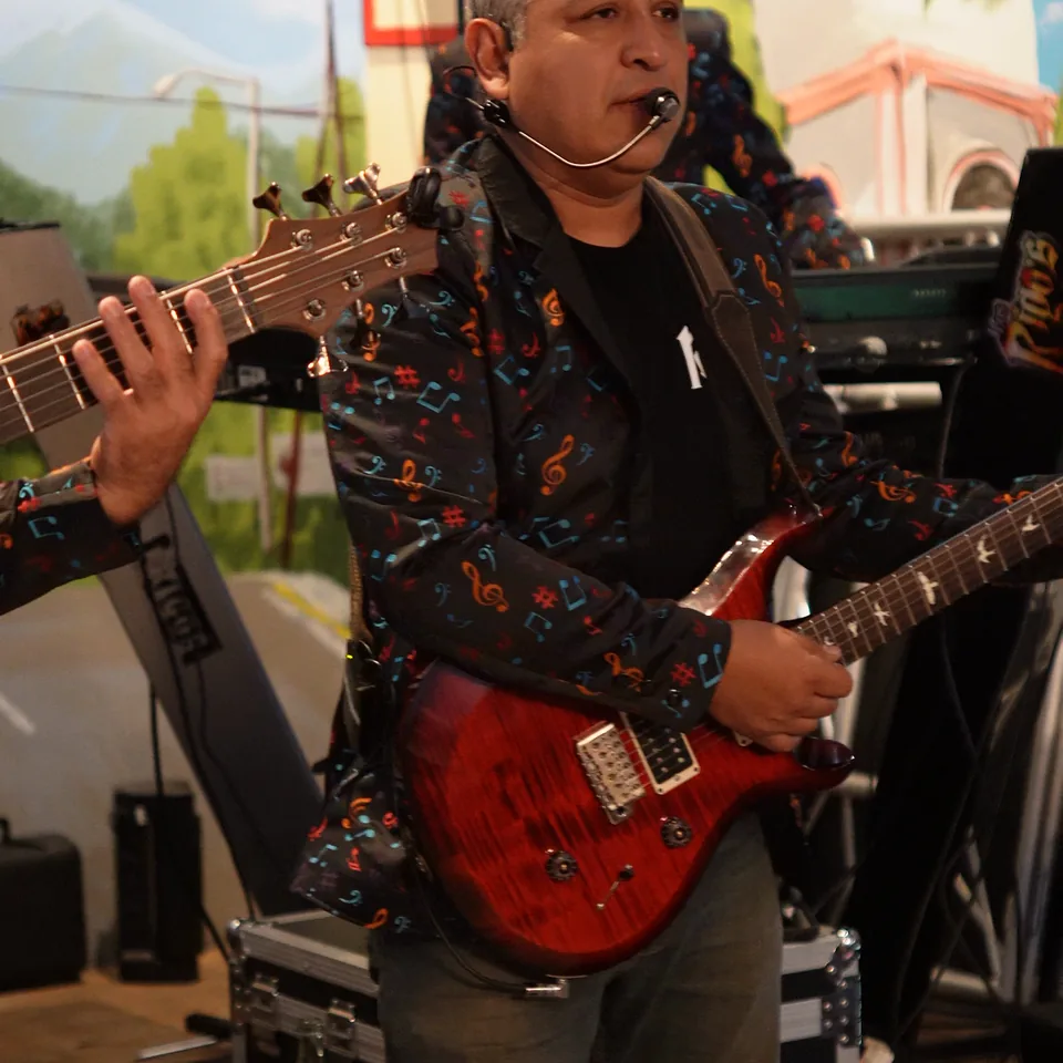 La guitarra de Rodrigo y el bajo, en vivo