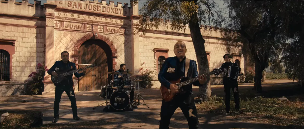 El grupo tocando en la hacienda